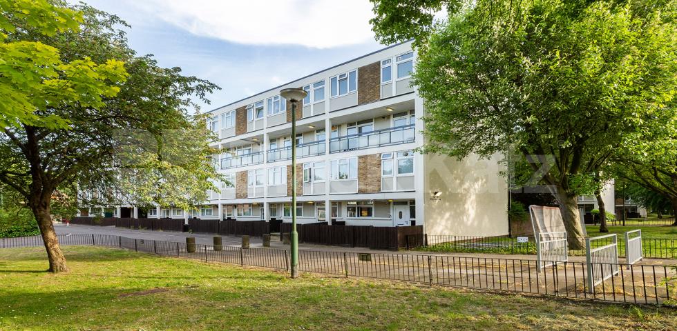 Modern split level 3 / 4 bed within easy access to Camden  Rowstock Gardens, Camden